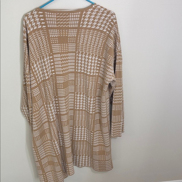 Tan and White Houndstooth Open Cardigan - Picture 6 of 6